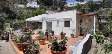 Villa Striano Capri - Guest House - Rooms Garden & Art