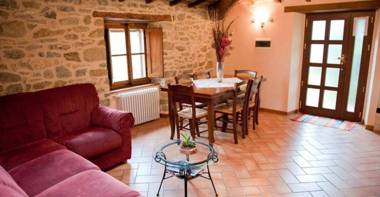 3 bedrooms appartement with shared pool enclosed garden and wifi at Caprese Michelangelo