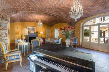 Coselli 's Collection. Luxury Villas Rental