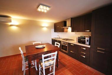 Farmhouse Pool 13 px