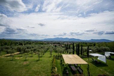 Accogliente alloggio con vista piscina e jacuzzi