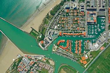 Beautiful house with garden near the beach