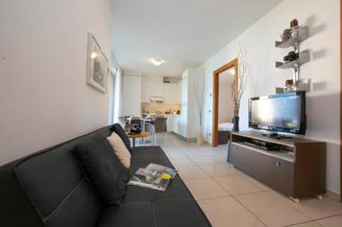 Vista di Maccagno Fantastico Pool