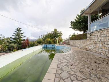 Elegant Apartment in Campobasso near woods