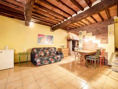 Charming Apartment in Campiglia Marittima near Seabeach
