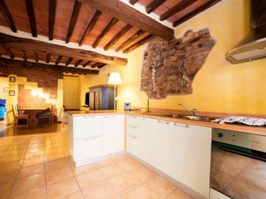 Charming Apartment in Campiglia Marittima near Seabeach