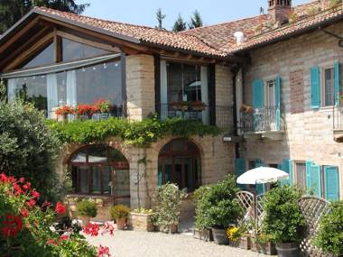 Wonderful Mansion in Ombra with Swimming Pool