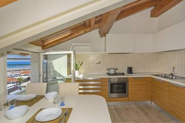 Attico panoramico fronte mare