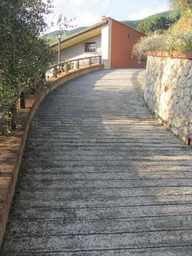 COLLEALCEPPO - RESIDENZA LE SORBE - Piscina panoramica 13 km dal mare