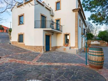 Charming Holiday Home in Caltagirone with Garden