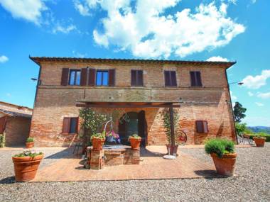 Rustic Farmhouse in Buonconvento with Tuscan Views