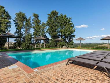 Rustic Farmhouse in Buonconvento with Tuscan Views