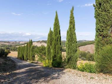 360 degree view over the Tuscan hills.