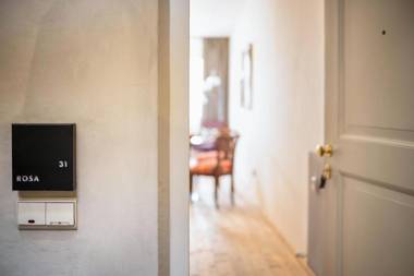 ROSA Goldenstern Residence