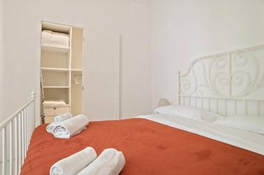 San Giovanni in Monte Apartment