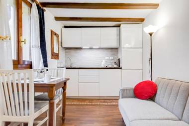 Tra le Due Torri e Piazza Santo Stefano Apartment