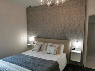 Gatto Bianco Le Mura