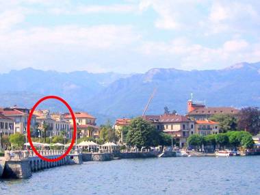 In the heart of Baveno within walking distance of the lake!