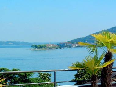 In the heart of Baveno within walking distance of the lake!  