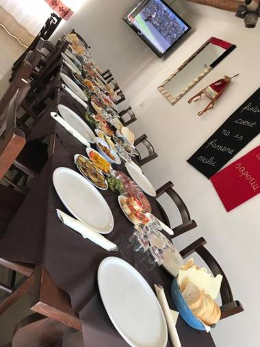 Drommire In Plassa E Clesia