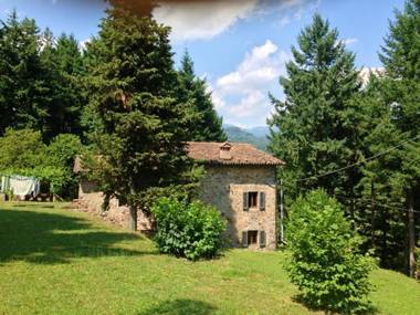 3 bedrooms villa with private pool furnished garden and wifi at Barga