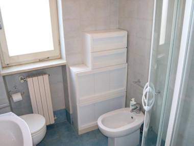 Holiday apartment with large garden and lake view swimming pool at 200m