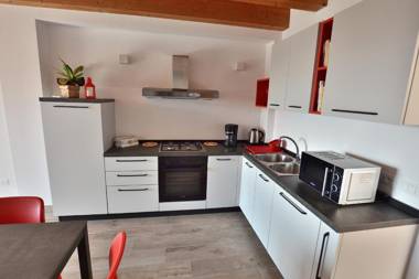 Red Apartment in Marciaga di Costermano