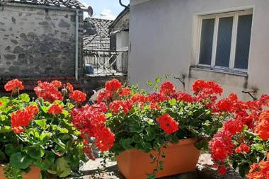 Beautiful 2-Bed House in Longoio Bagni Di Lucca