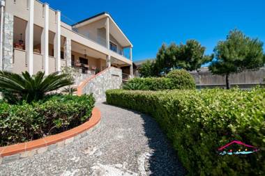 Villa Dell'Artista Fronte Spiaggia - SiciliaVacanza