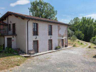 Lovely Farmhouse in Aulla with Swimming Pool