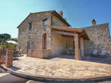 Amazing Holiday Home in Assisi with Swimming Pool