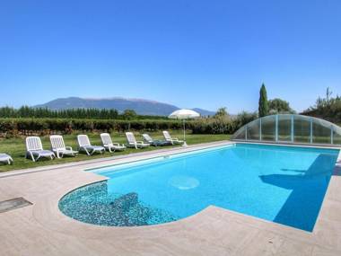 Villa with private pool on an estate near Assisi