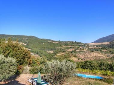 Attractive Holiday Home in Assisi with Swimming Pool
