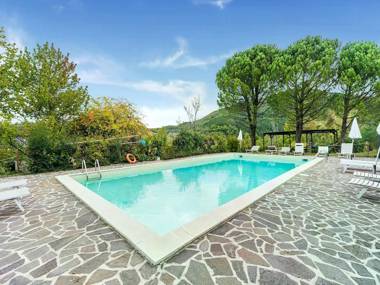 Valley-View Apartment in Assisi with Swimming Pool