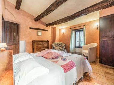 Valley-View Apartment in Assisi with Swimming Pool