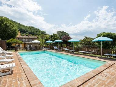 Holiday Home in Assisi with PoolTerraceGardenSun-loungers