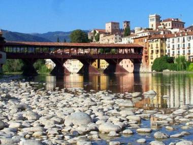 Modern Farmhouse in Pagnano Italy near Forest