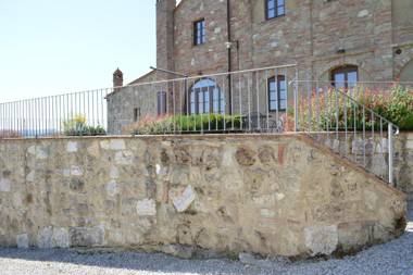 Apartment with private garden in Tuscany