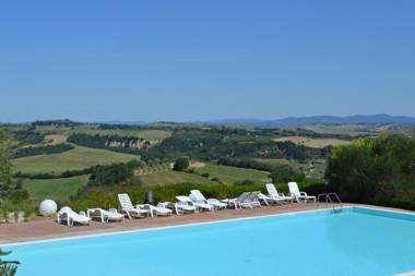 Luxurious holiday home with private patio Tuscany with panoramic swimming poo