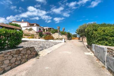 casa contrada del sole baja sardinia