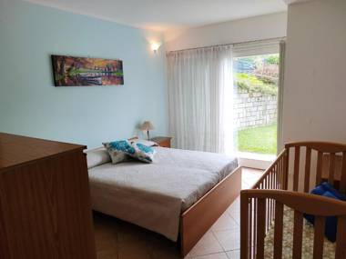 One bedroom appartement with enclosed garden and wifi at Arona 3 km away from the beach