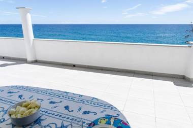 Seaside holiday apartment - unique location