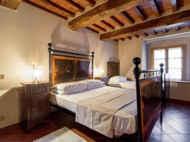 Beautiful Farmhouse in Arezzo with Swimming Pool Garden