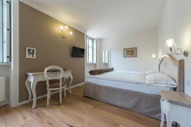 Villa Italia Luxury Suites and Apartments