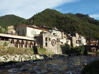 Via Liberale Sleeps 8 Isolabona Italy