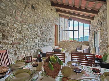 Farmhouse with pool in the hills beautiful views in the truffle area