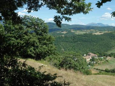 Farmhouse with pool in the hills beautiful views in the truffle area