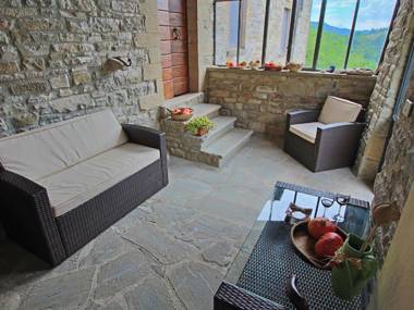 Farmhouse with pool in the hills beautiful views in the truffle area