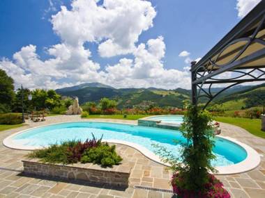 Pleasant Villa in Apecchio with Swimming Pool