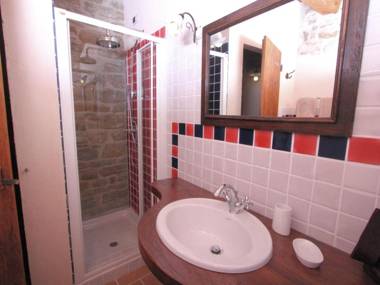 Lovely Villa in Apecchio with Swimming Pool